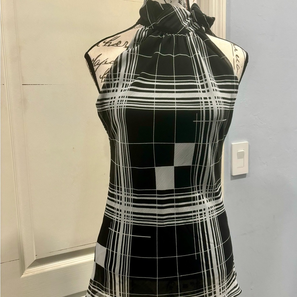 Heart Soul Shoulder Tie Top. Size Small